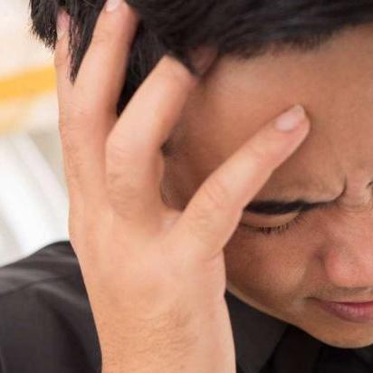 (小便憋不住有什么偏方吗?)如何调理小便憋不住的情况，避免尿到裤子里的尴尬与困扰指南